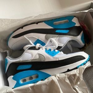 love these shoes but they are to small on me 😫😫